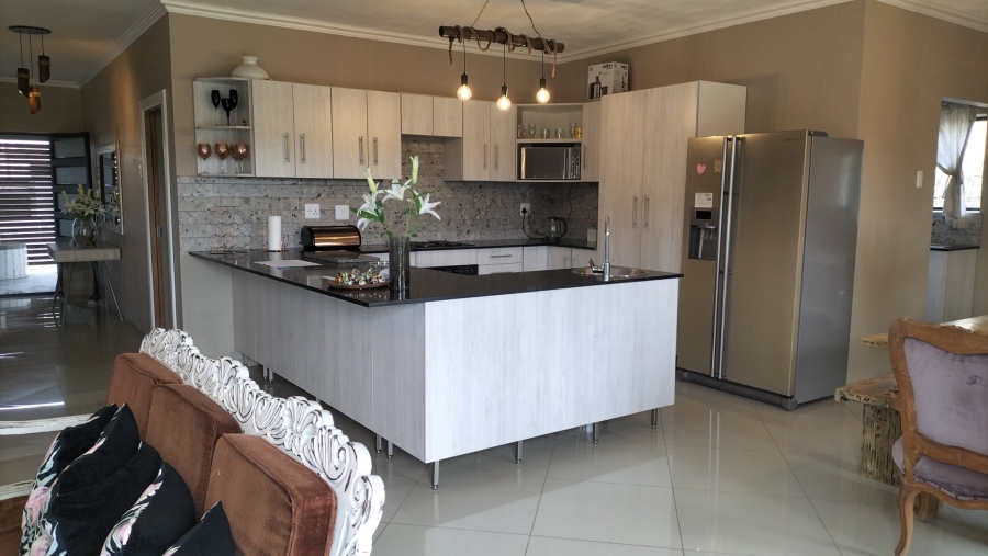 3 Bedroom Property for Sale in Wavecrest Eastern Cape